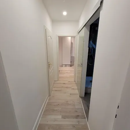 Modern 52 M2 With Air Conditioning Close To Messe Duesseldorf & Koeln *